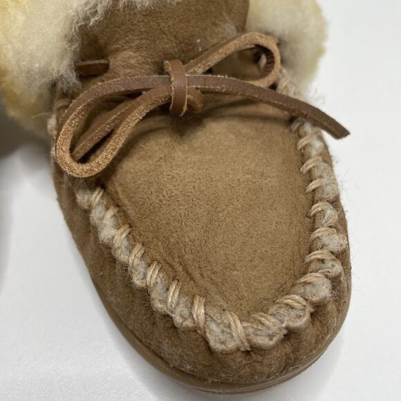 L.L Bean Women 7 M Tan Wicked Good Sheepskin Slippers Moccasins Shoes 130484 EUC - Picture 5 of 12